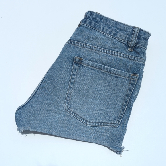 Amuse Society Medium Wash High Waisted Cheeky Raw Hem Button Fly Jean Shorts 26 - Picture 12 of 12